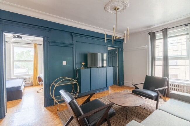 Building Photo - 1245 Rue Saint-Marc