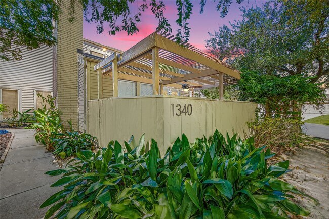 Foto del edificio - 1340 Chardonnay Dr