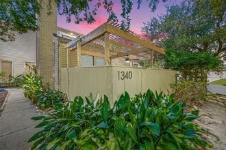 Building Photo - 1340 Chardonnay Dr