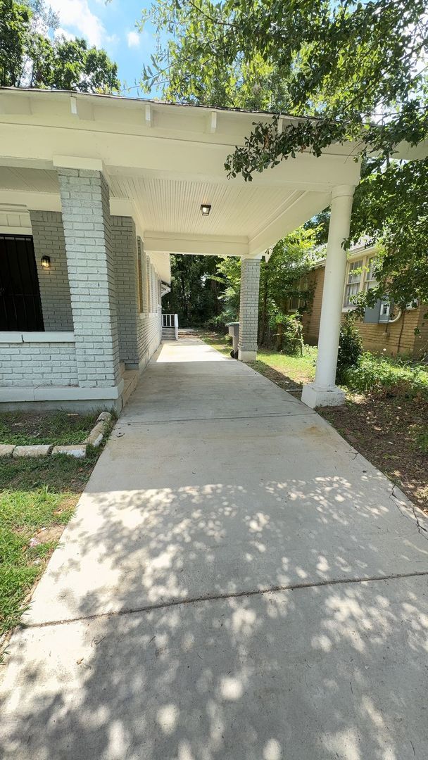 Building Photo - Spacious 3 Bed / 2 Bath Home with Bonus Room