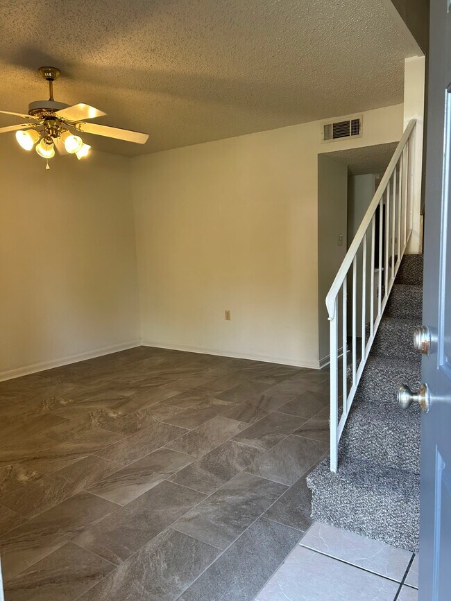 Foto del edificio - 1535 Savannah Dr