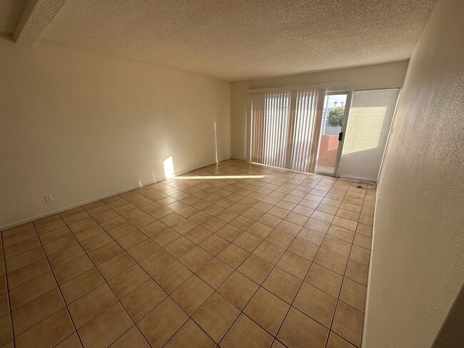 Building Photo - 4p6318