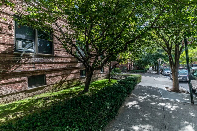 Building Photo - 3840 Greystone Ave