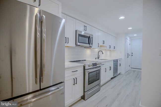 Building Photo - 737 Madison St NW