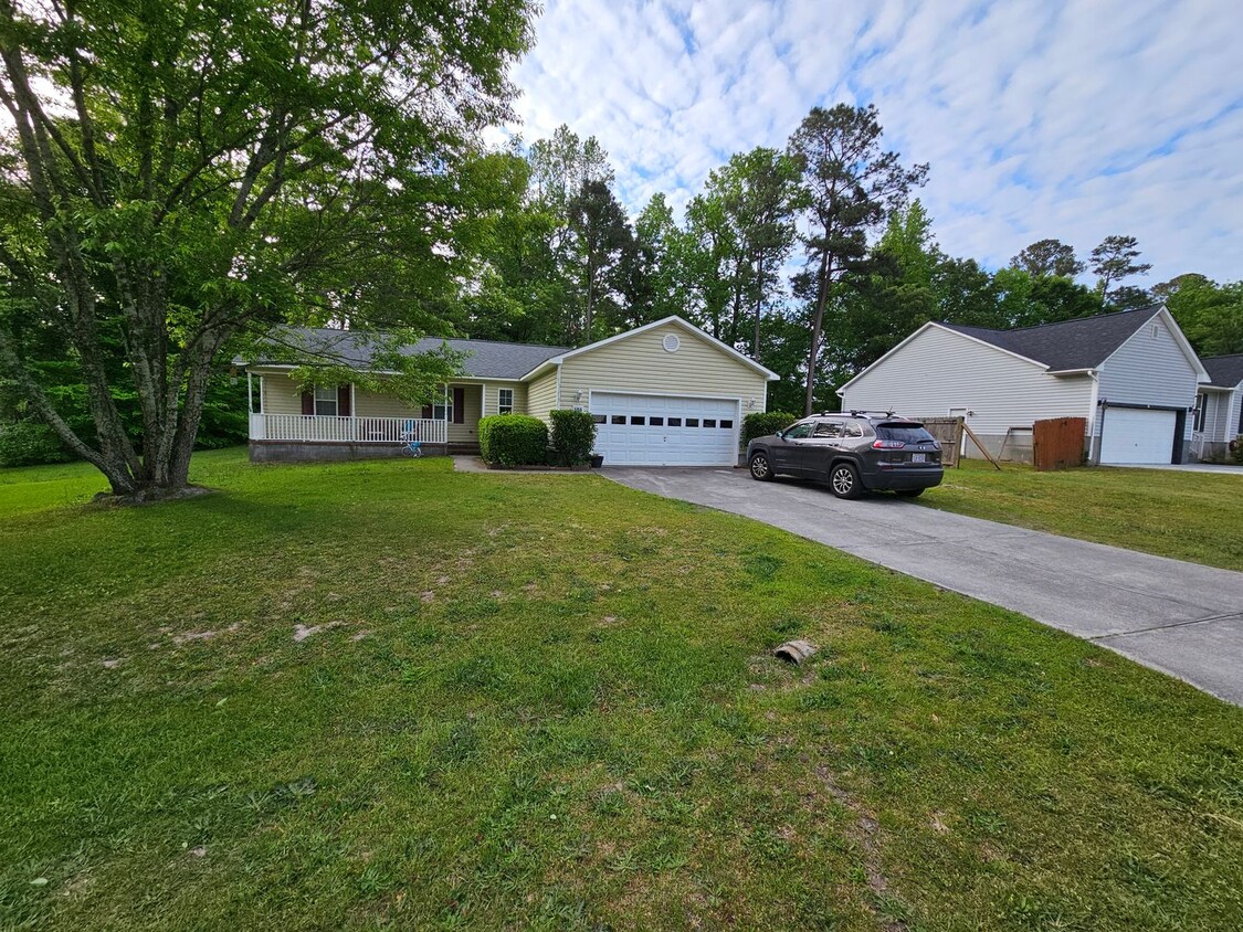 Primary Photo - Well Maintained, 3 Bedroom Home on a Corne...