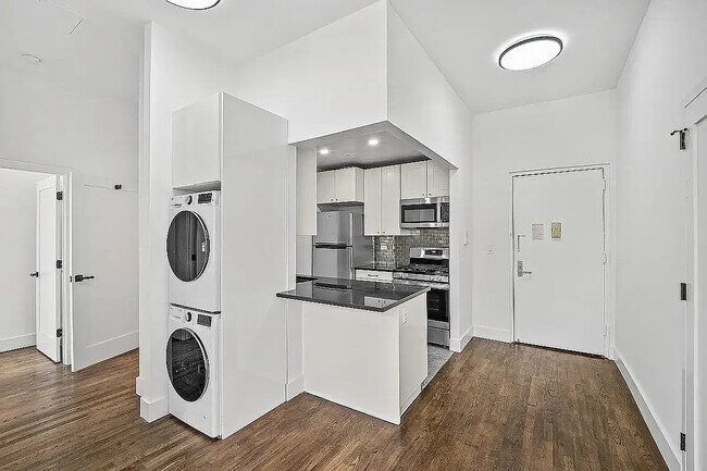 Foto del edificio - 597 Grand Ave