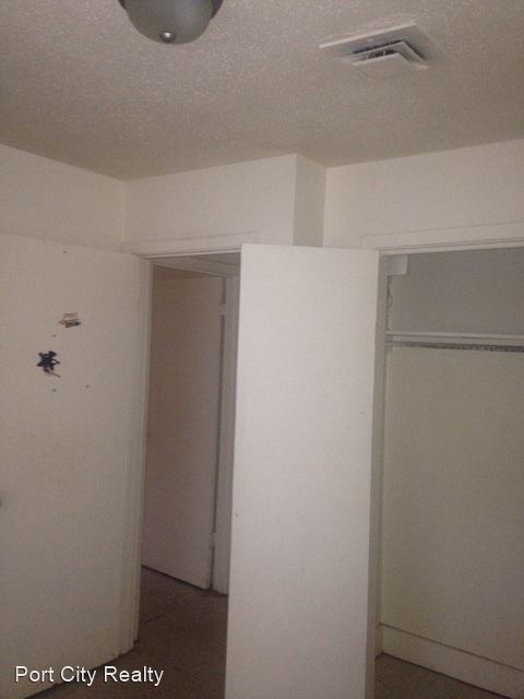 Building Photo - 3 br, 1 bath House - 741 Navaho Trail
