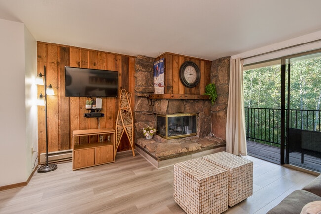 Building Photo - 128 Village Dr
