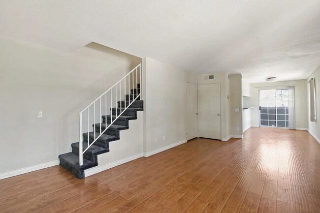 Foto del edificio - 17837 Sherman Way