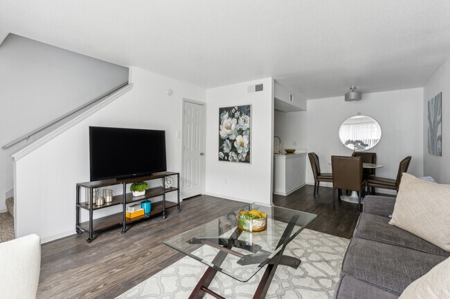 Affordable & Spacious Apartment! - Affordable & Spacious Apartment!