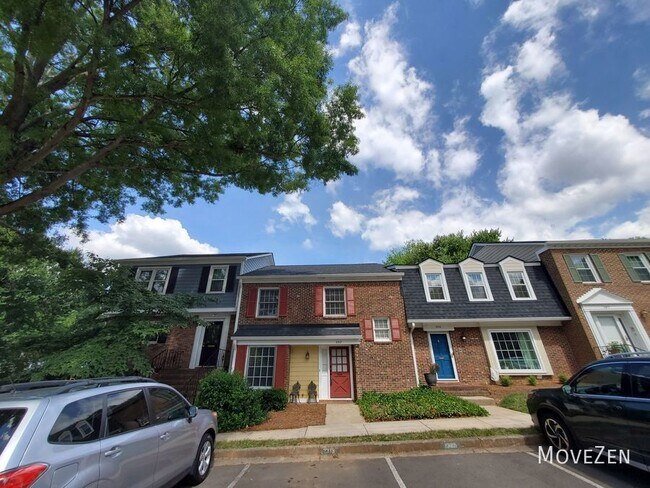Building Photo - 2313 Hayloft Cir  Charlotte NC 28226 Charm...