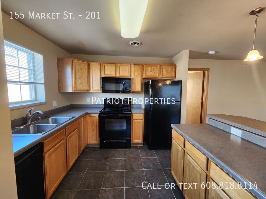 Foto principal - 2 BED / 2 BATH IN DOWNTOWN SUN PRAIRIE