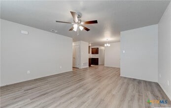 Building Photo - 601 Lost Trl