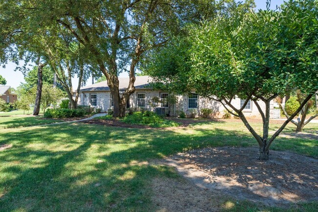 Foto del edificio - 2406 Jib Cir