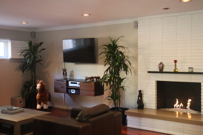 Living Room - 4369 Saltillo St