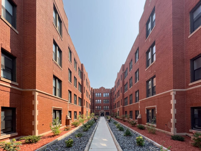 Building Photo - 3931 N Janssen Ave