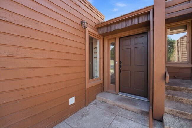 Foto del edificio - 3710 Camels Ridge Ln