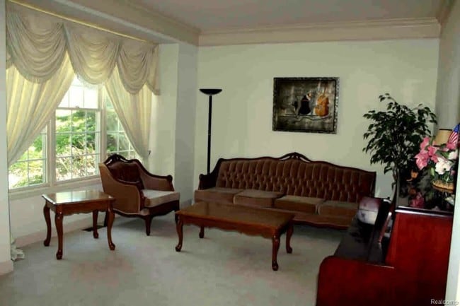 Building Photo - 44576 White Pine Cir W