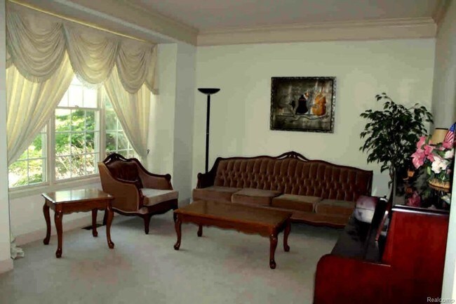 Foto del edificio - 44576 White Pine Cir W