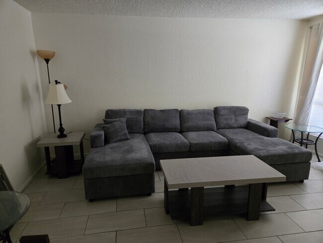 Foto del edificio - 8101 N 107th Ave