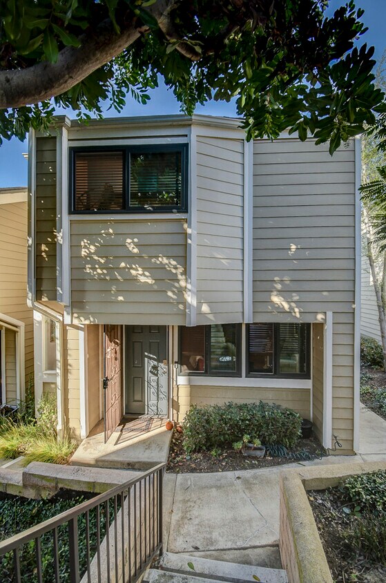 entrada - 11 Seamist Ct