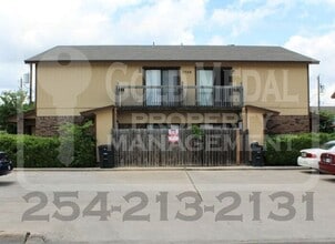 Building Photo - 3709 Hereford Ln