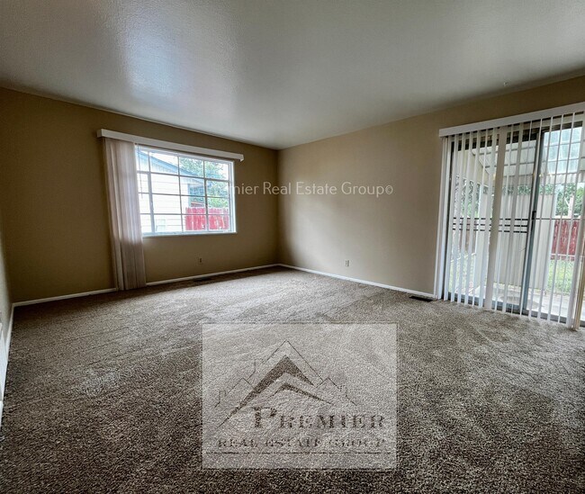 Foto del edificio - 312 Everett Dr