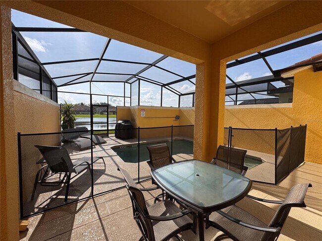 Foto del edificio - 3075 Beach Palm Ave