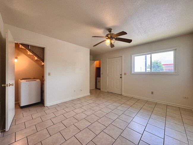 Building Photo - 2 Bedroom • 1.5 Bath • Townhouse Style Apa...