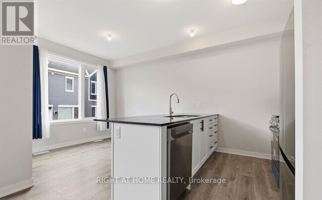 Building Photo - 712 Haflinger Row