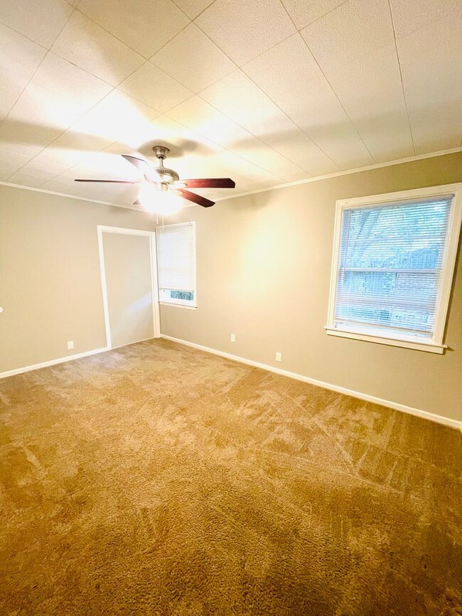 Building Photo - ** 4 Bed 2.5 Bath located in Mcgehee Allen...