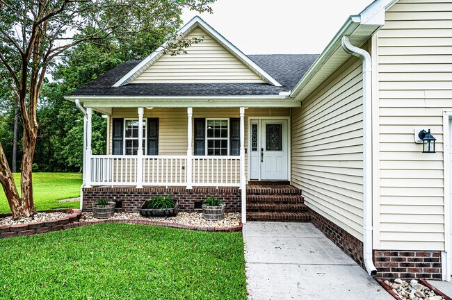 Building Photo - 211 Canterwood Ln