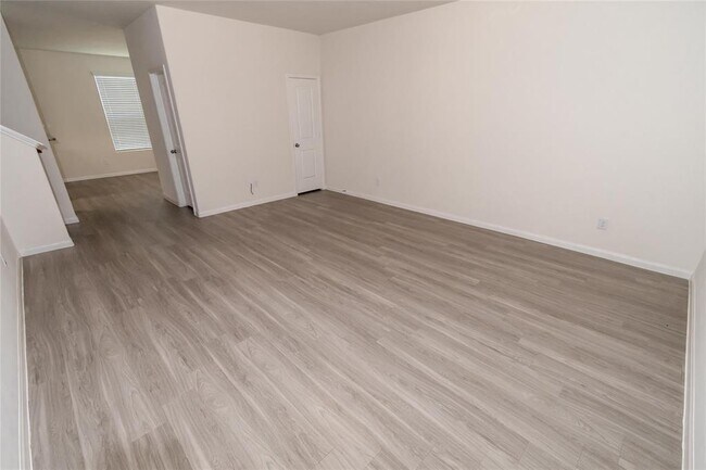 Building Photo - 15 Catalina Ct