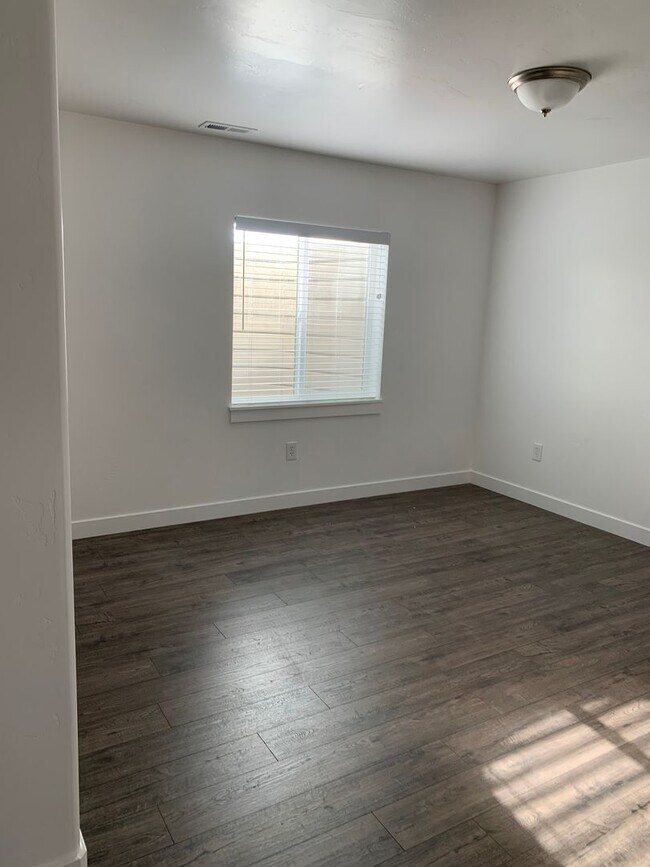 Building Photo - 5672 N Sagewood Dr