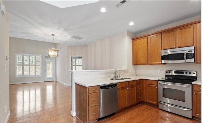 Foto del edificio - 8023 Thrush Ridge Ln