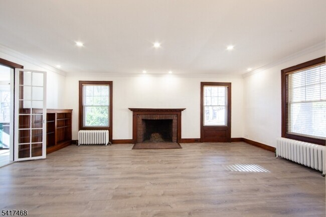 Foto del edificio - 395 Claremont Ave