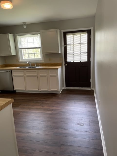 Large kitchen - 7240 Old Harding Pike
