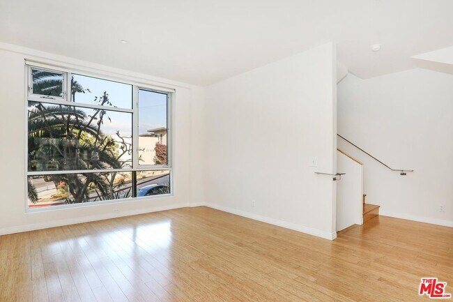 Building Photo - 2024 Allesandro St