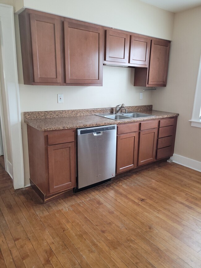 Foto del edificio - 241 Nichols Ave