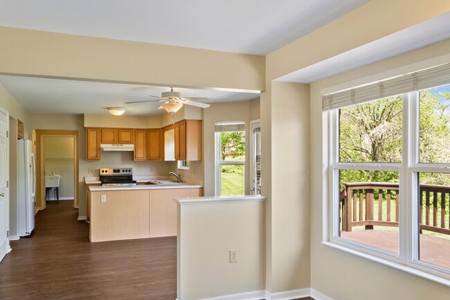 Foto del edificio - 2618 Spring Mill Pl