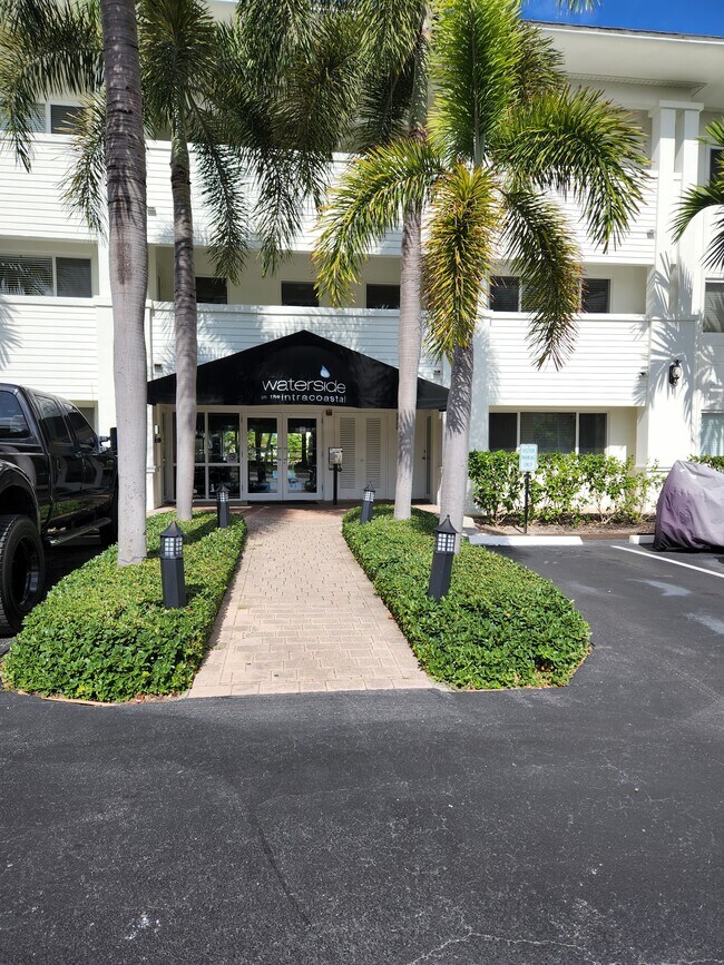Foto del edificio - 2895 NE 32nd St