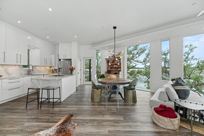 Dining Area and Kitchen - 2179 Sol Legare Rd