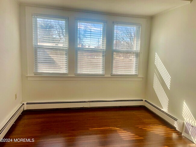 Foto del edificio - 191 Monmouth Rd