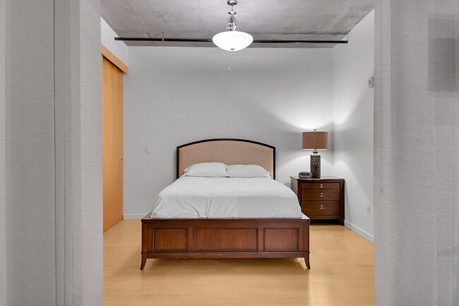 Building Photo - $1,850, 1 bed, 1.5 bath located in Denver ...