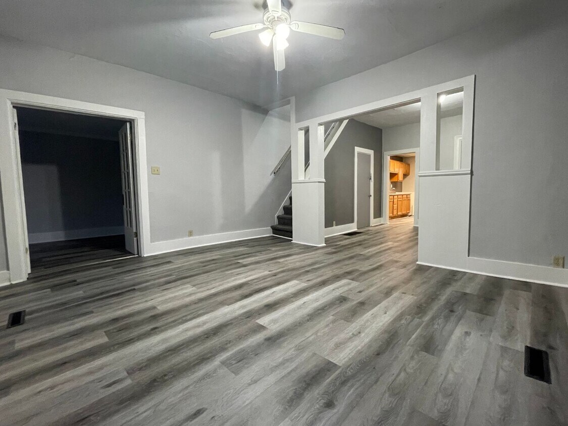 926928 Randolph St Unit 926, Waterloo, IA 50702 Room for Rent in