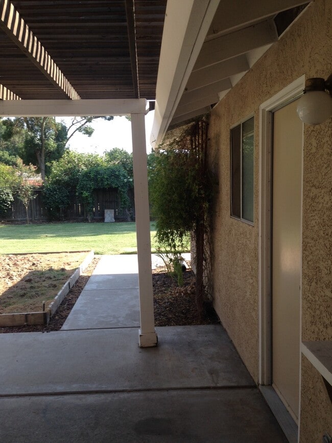 Building Photo - 648 Lehigh Dr
