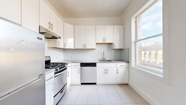 Building Photo - 555 Eddy St