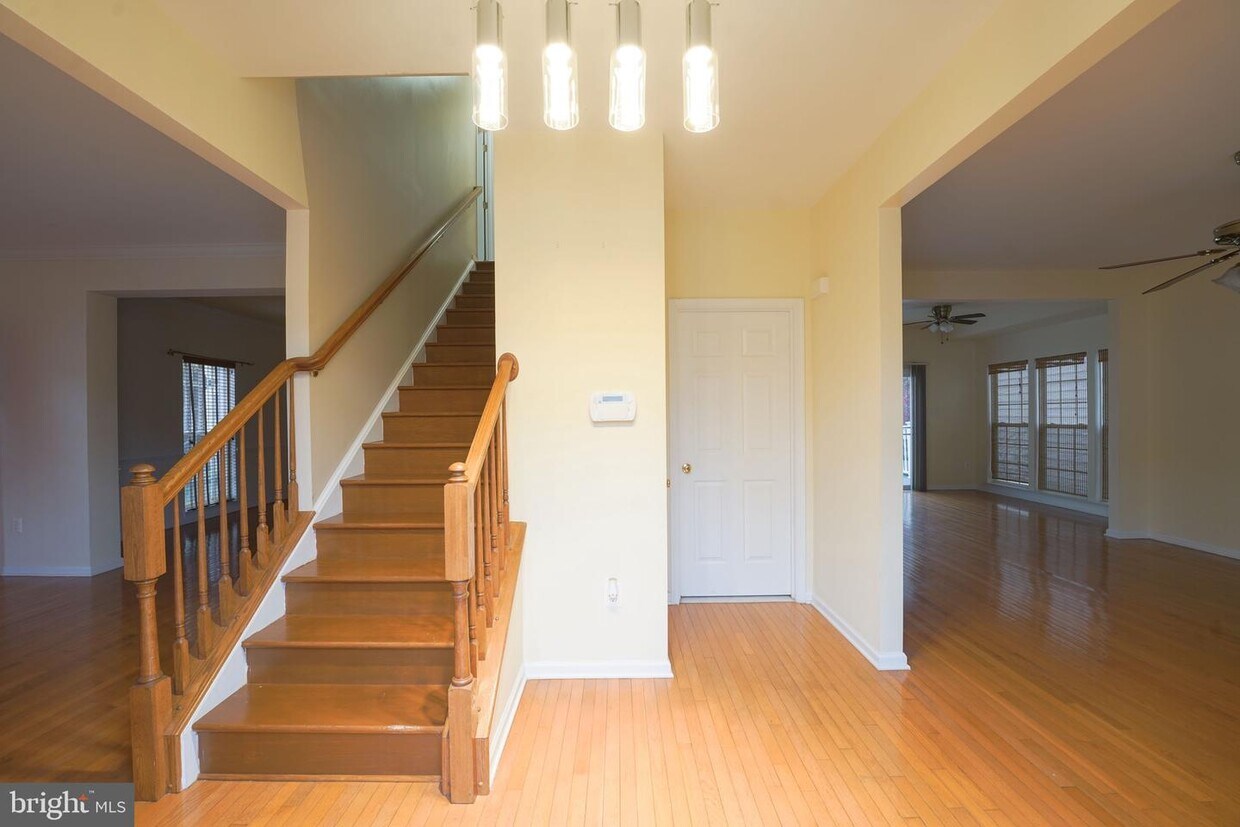 Primary Photo - 303 Highland Ridge Ave