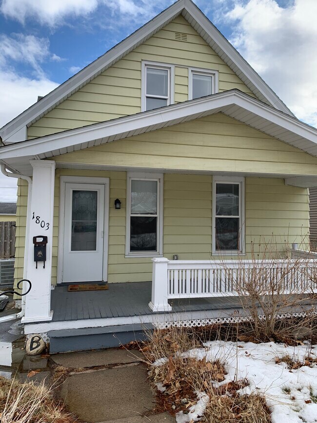 1803 Mallory St SW, Cedar Rapids, IA 52404 House Rental in Cedar