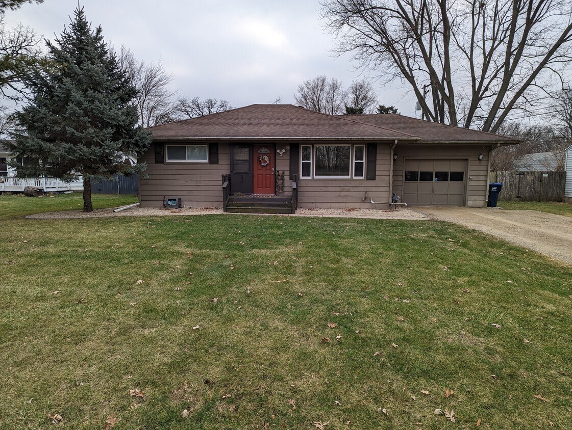 430 E Acorn Dr, Beloit, WI 53511 House Rental in Beloit, WI